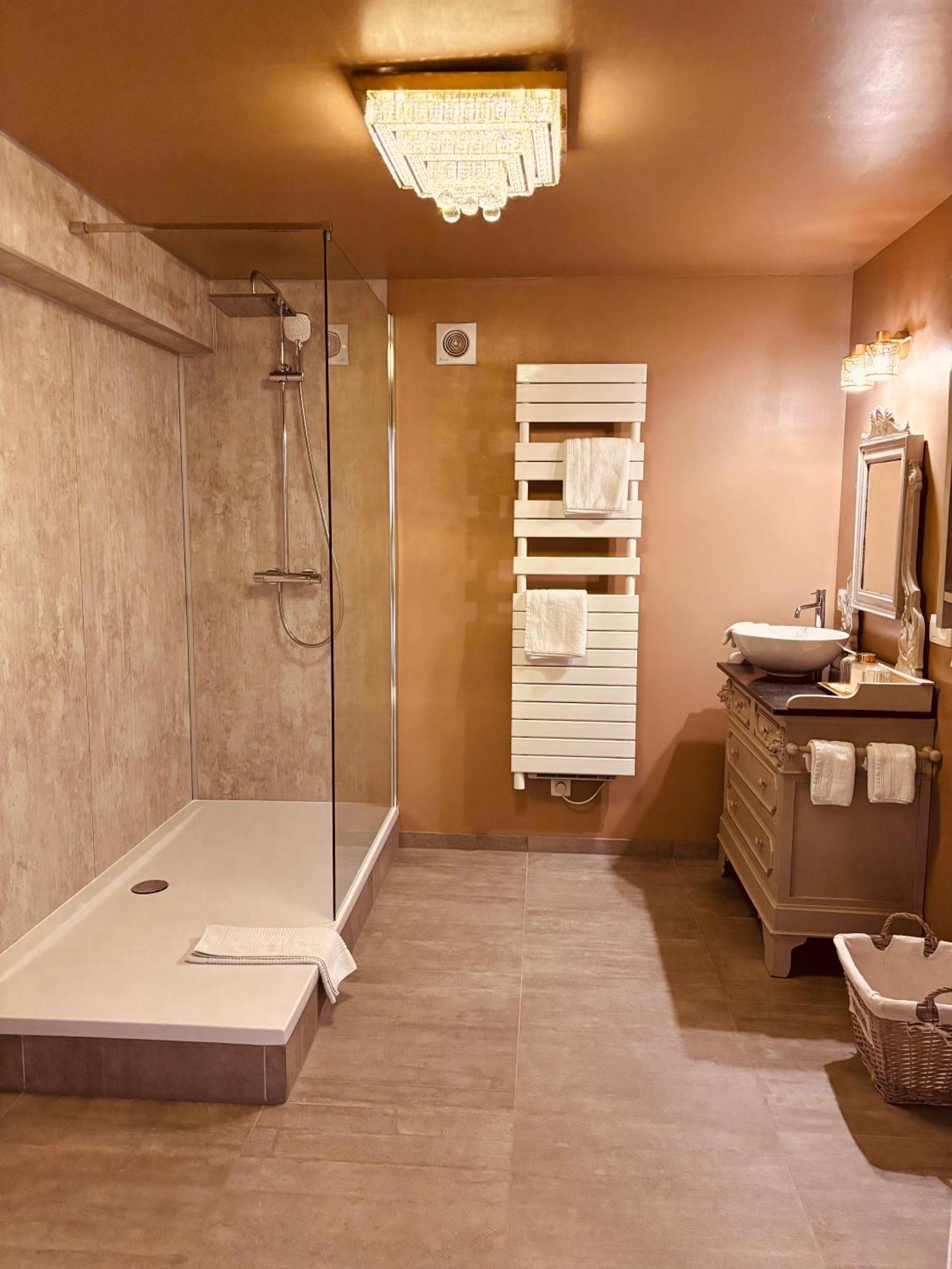 Au Refuge Du Speleo Bed & Breakfast Hotton Dış mekan fotoğraf